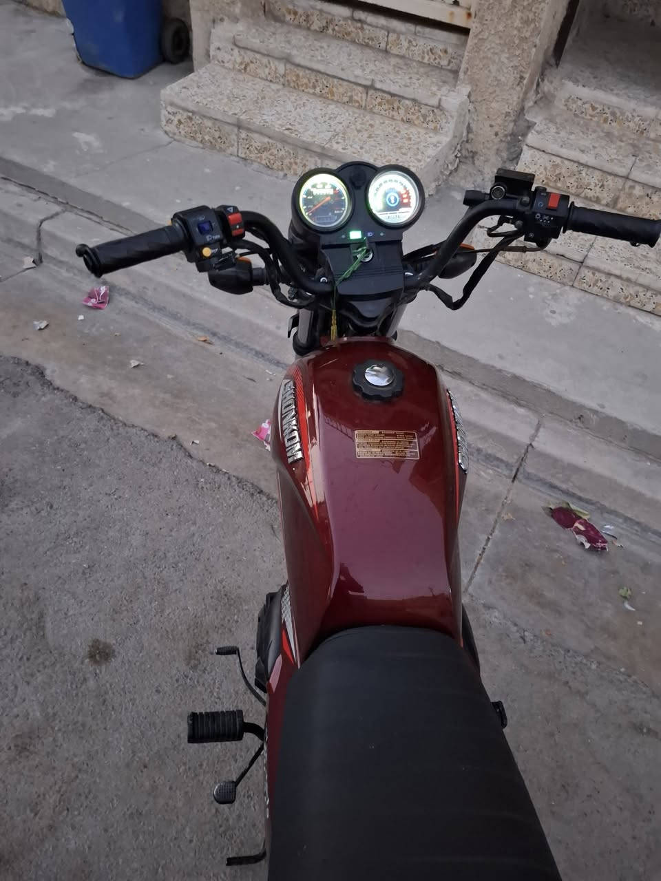 دراجه للبيع  شاينيك الدراجه نضيفه  بمعنه الكلمه اخت الزيرو
مابيه اي نقص اكمله بس شغله وحده  الضوه الخلفي وبس
الدراجه مكفوله كفاله عامه عامه  من كلشي 
الدراجه مديل2026 بعده لوك بلجيس
السعر 800 
العنوان البياع
الرقم***********
