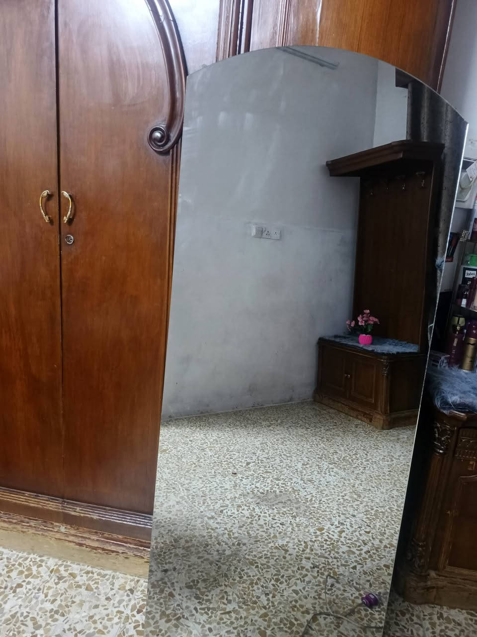 السلام عليكم قراض محل حلاقه للبيع السعر 550 وبيه مجال بصيط اتريد كلاهن او مفرد مكاني  موصل ايمن استعمال اقل من شهر خاولي نص درزن جيل تحديد  /***********بي وتساب
