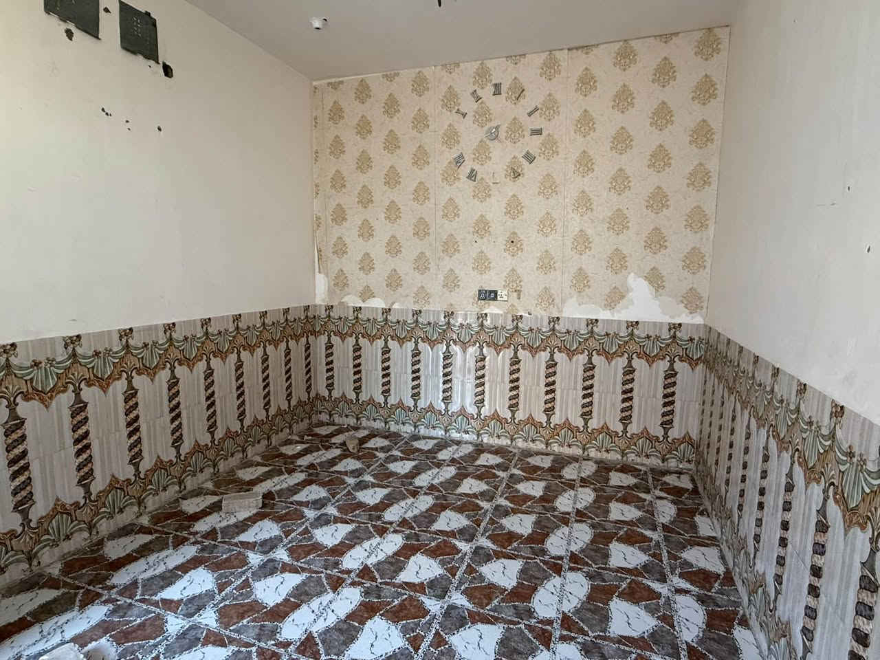 يا الله مشتمل البيع كوت حي الحكيم شارع افران الهادي 100متر بناه بلوك سقف صب غرفه وصاله ومطبخ وستقبال صحيات داخليه خارجيه مرقم ترقيم بلديه جاهز السكن خدمات كامله سعر 28ستفسار ***********
