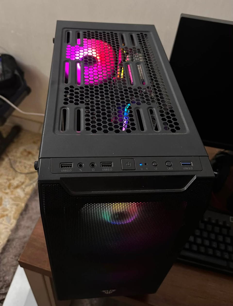كيس كامل للبيع
b450
8G ram 
3400G
512 GB m.2
للبيع السعر 300 الف 
للتواصل واتساب ***********
