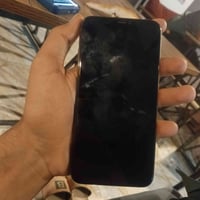 ذاكرة 64 • شاشة مكسورة • بطارية 74%
