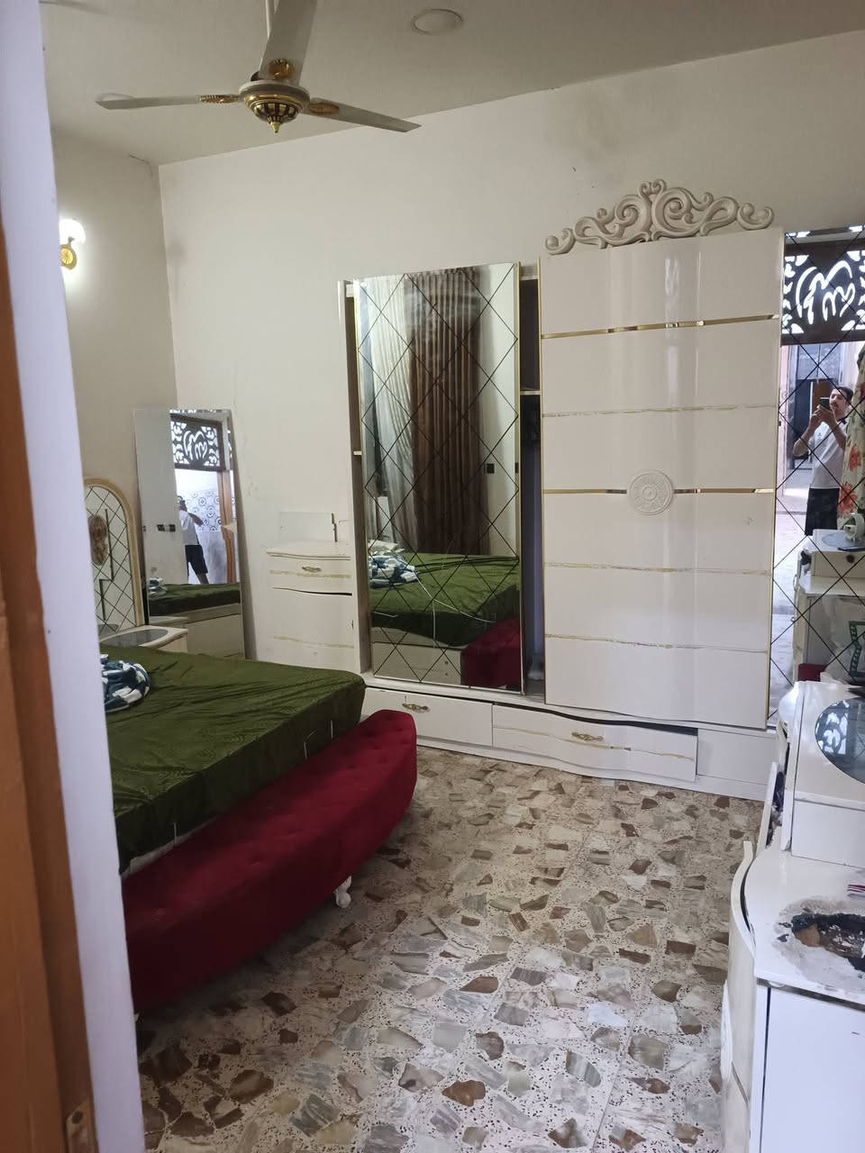 دار مساحه 100م  طابق واحد موقع بغداد الحسينيه مسقط يم عمرت المصري سعر55 
***********
