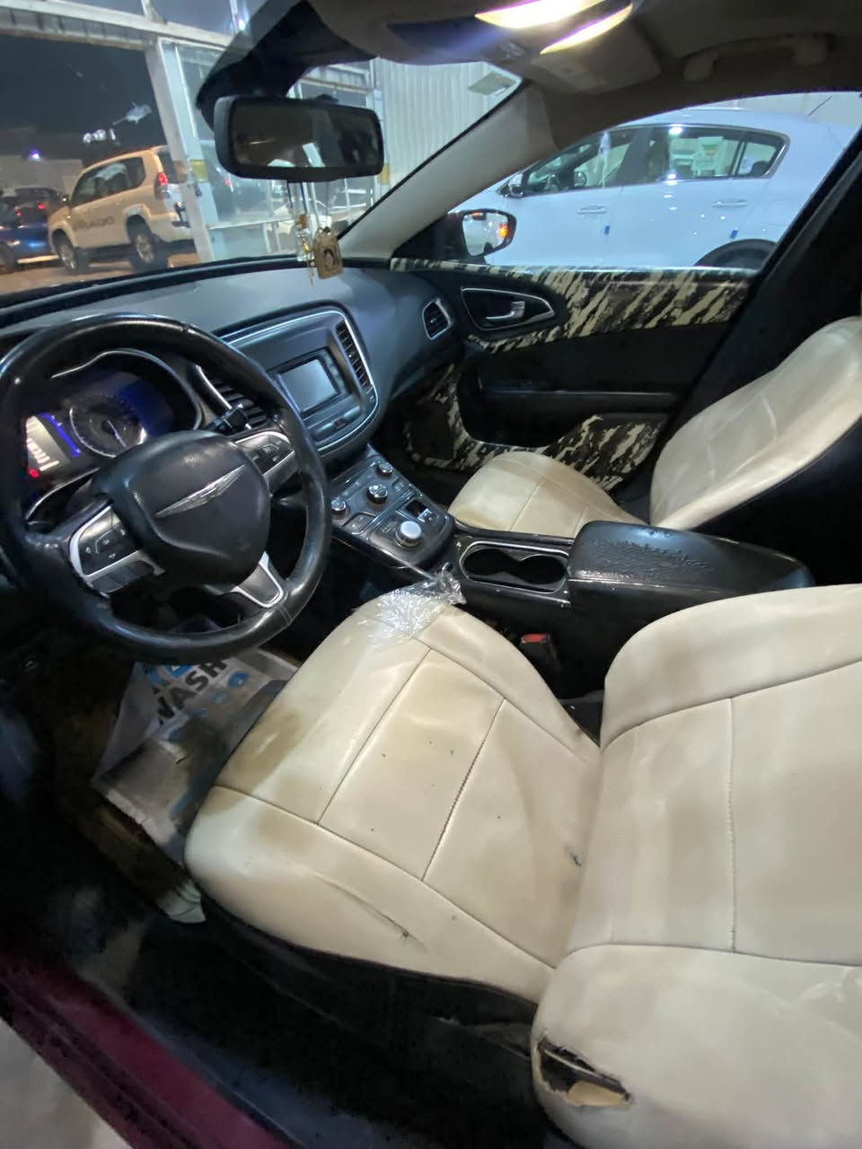 السلام عليكم كرايسلر c200 2016 أربعة سلندر 2400 للبيع فول مواصفات فتحة بصمة شاشة كشنات جلد  عليها منضومة غاز كاملة فقط نقصها كمبريسر تبريد حادثها بامريكا جاملغ خلفي صور حادثها مرفقة بل صور وبل عراق بيها 5 قطع فقط رش ابيعلك حزام مكينة جديدة كير نظيف السعر 82  وبيها مجال العنوان بغداد حي تونس آفاق عربية للاستفسار ***********

نص مكتوب في الصور:
- BAGHDAD
- Iraq