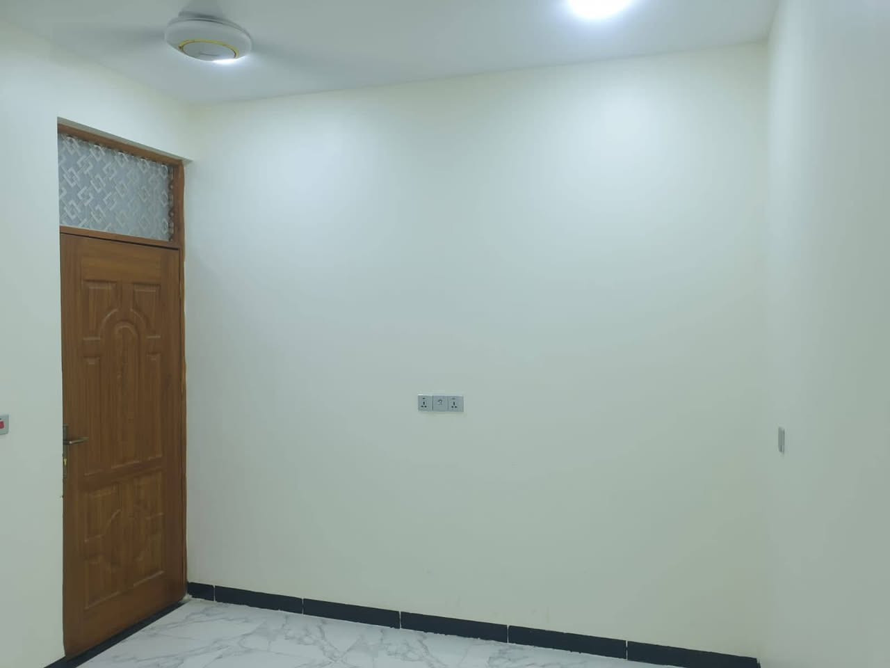 بيت جديد للبيع او الايجار نزال عباس شارع 12 البيت مدخلين 3 غرفه نوم مجموعتين صحيه المساحه 65 شارع مبلط مكان حلو وبيت ركن على شارع عريض الاستفسار الاتصال ***********
