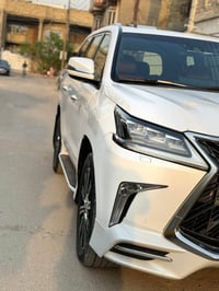لكزس 2018 رقم بغداد تحويل  ثاني يوم عداد المسافة /136000 KM   السياره ...