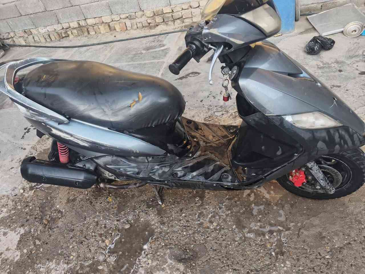 سلام عليكم  دراجة ثعلب بلادية لاتبخير ولا تنقيص انكر وطلع شلعة ومعدل للبيع اب350 وبيهة مجال مكاني بغداد الشعلة ***********
