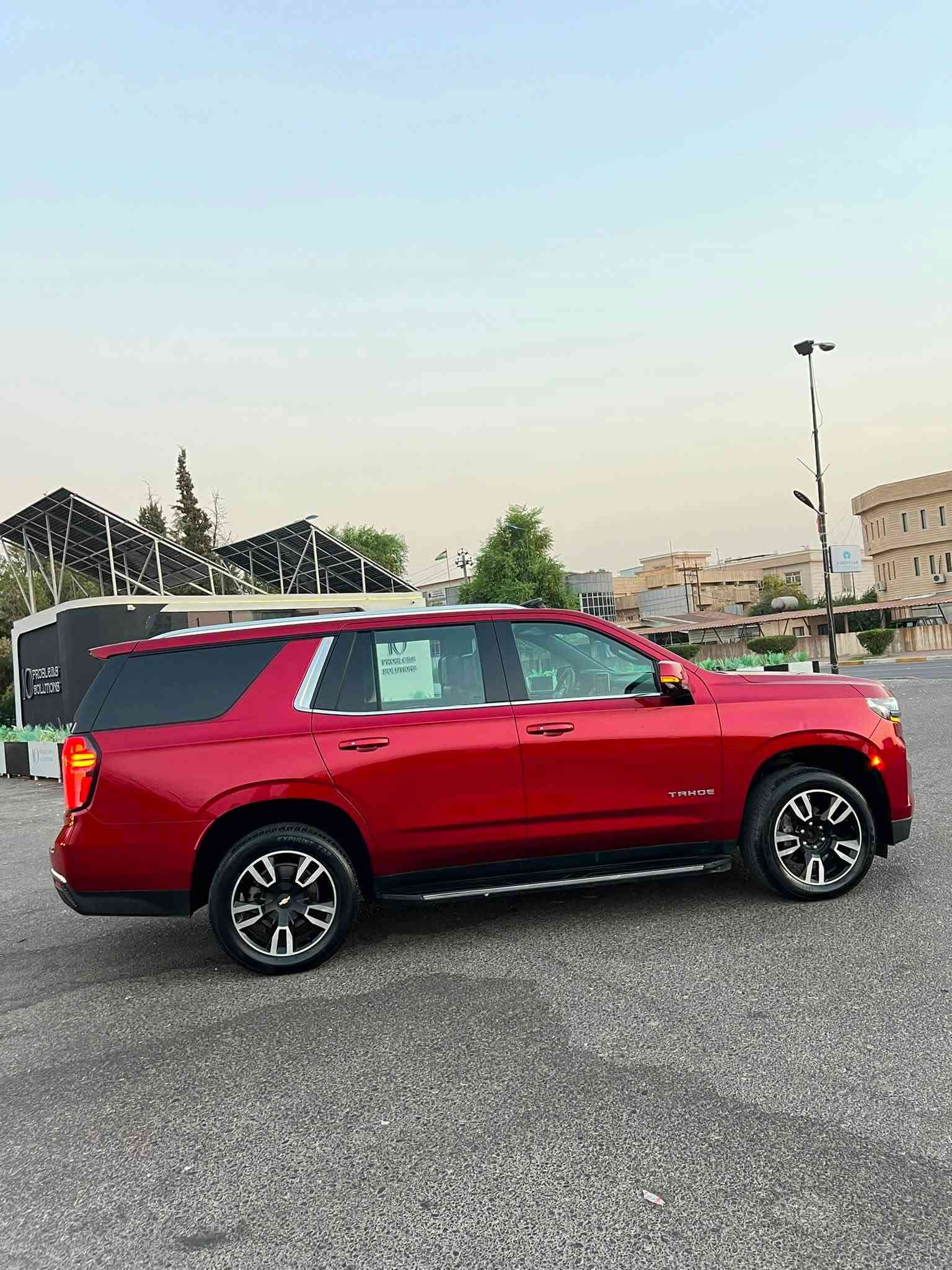 سلام عليكم
Chevrolet Tahoe Lt 2021
فرل مواصفات ١/١ 
قطعتين و نص صبغ سيارة 
بدون دواخل 
سيارة جديد مابي ربع دينار مصرف 
ماشي ٧٢ الف 
سعر ٣٥٣ ورقة مجال 
مكان اربيل 
واتساب ***********
