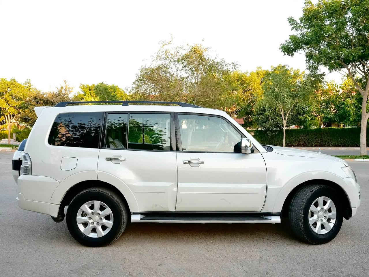 🚙 ميتسوبيشي باجيرو 2015 – حبتور فل مواصفات
🔹 گير ومحرك مكفول بدون فتح كفاله عامه 
⭕️عدا  لاستيك گايدات مبدل. 

🔹 رقم سليمانية إنكليزي وباسمي

🔹 ماشيه 230 ألف كم

✨ المواصفات:

• سلايد روف

• مرايات شفط

• كاميرا خلفية

• دَمّام

• كشنات جلد كهرباء

•السياره فول ومعروف الحبتور

💰 السعر: 180 ورقة

🔸 يوجد مجال بسيط للمشتري الجاد

📍 مكان السيارة: ديالى / خانقين 

◀️مو شراي لتكسر بحلال العالم 
📞 للتواصل:***********

