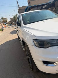 لاريدو • مكينة 3.6 • فتحة سقف