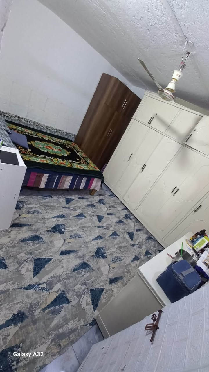 دار للبيع الموقع حي اور الثانيه
100 متر خلفي 
بناء بلوك وطابوگ 
عگاده .
ماي ومجاري وخدمات كاملة وتبليط بباب البيت موقع كلش حلو .السعر مناسب للاستفسار الاتصال ***********

نص مكتوب في الصور:
- Galaxy A32