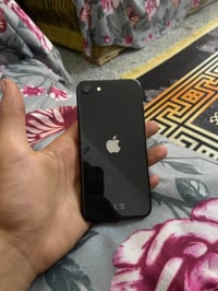 ايفون SE • ١٢٨ • مفتوح ابد