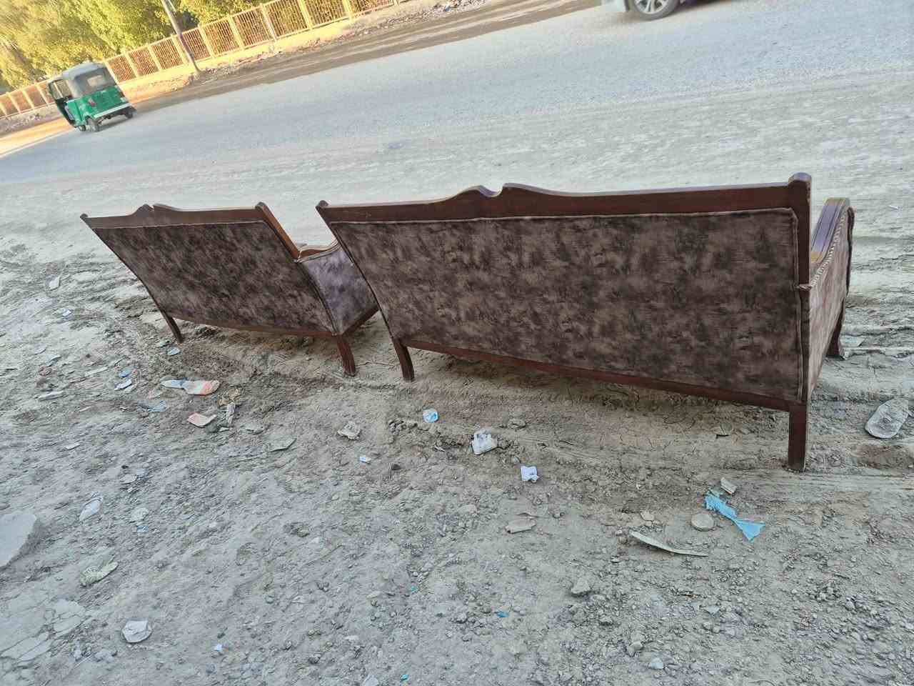 قنفات2كبار زان صاج 6مقاعد السعر 125العنوان الحمز ه الغربي الحي العسكري الاستفسار ***********
