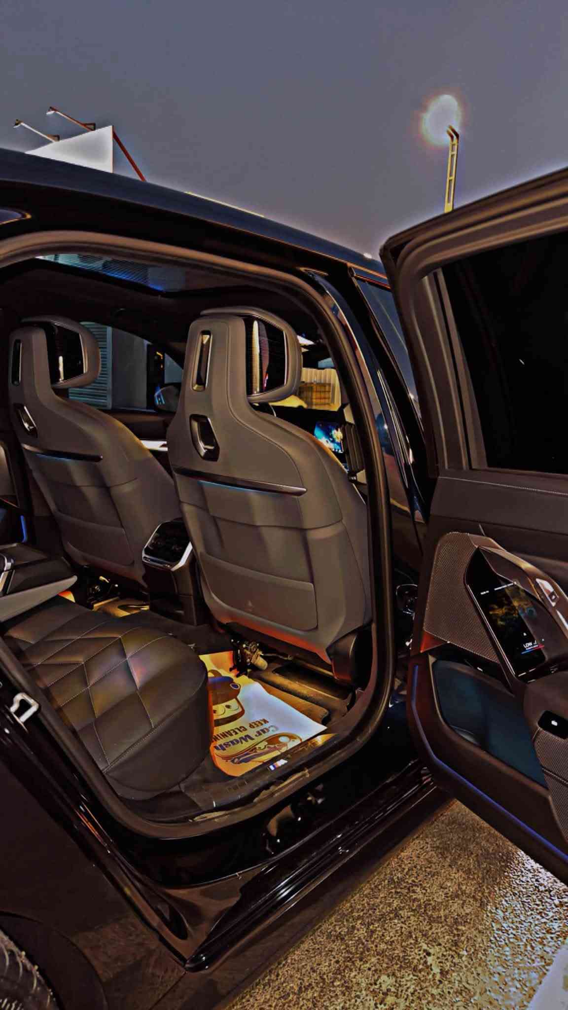 ‏‎‏‎النوع  BMW _ 7 series _ 740i
سنة الصنع : 2025 
‏‎‏‎المسافة المقطوعة: 27,000 Mile
‏‎‏‎سلندر :  V6

                               ***************
‏‎ السيارة وراد امريكي كلين تايتل مكفوله كفاله عامه 

مواصفاتها m بكج بلادي حتى الكشنات مختومه والتخشيب مالتها هم مختوم  
بانوراما + سقف روز لد متغير 
داخل لونين 
سستم صوت 
5 بردات كهرباء
دواخل كريستال 
ميموري كشنات الامامي 
تدفئة وتبريد كشنات 
تدفئة ستيرن 
تدفئة كشنات خلفية 
تحكم كامل شاشه الخلفية عدد 2 
ناظور ليلي 
5 كامرات وكامرة داخليه 
زراكات على الكاميرات امامي والخلفي 
ليد شباك بلادي 
صندوق كهرباء 
بوب 4 شفط 
ويلكب 21 كروم 
وبعدد هواي مواصفات بيها متخلص 

سياره لون مميز Drak blue نيلي على اسود طوخ تنطي لونين 

ورقم و باج تضليل لمده سنه 80‎%‎ 

مكاني المنصور الاميرات 

***********

الي يريد السعر يتصل وبلخدمة

