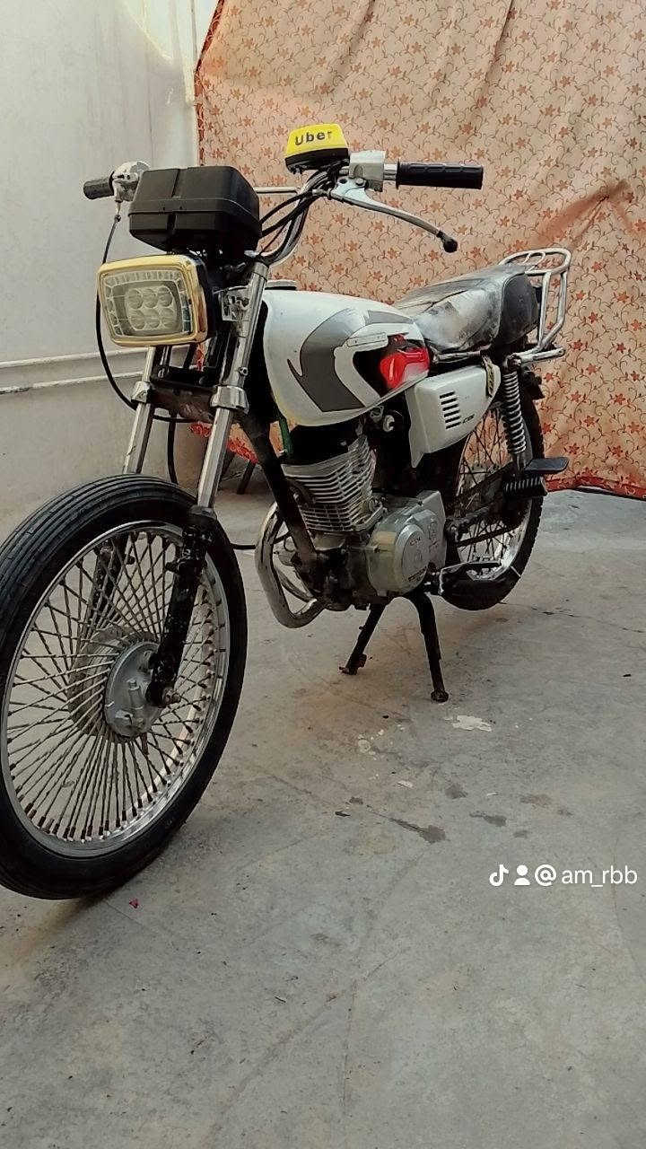 السلام عليكم دراجه للبيع السعر 325 وبيها مجال حق الجيه المكان ديالى بعقوبه موديل 21 اور ماكينه خرسه شرط ***********
