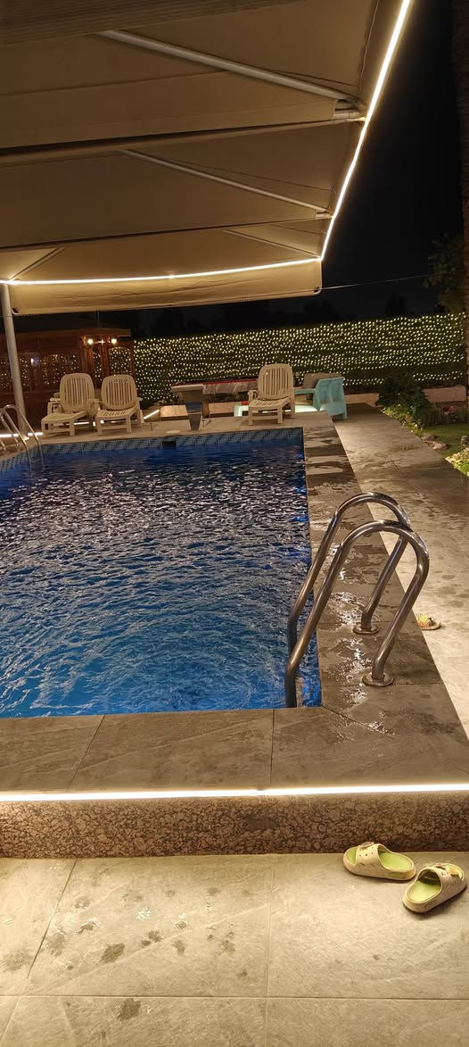 مزرعة المضيف الموقع بغداد جسر ديالى تبعد 15دقيقه عن وسط بغداد توجد قاعه اعراس كبيرة و مسبح كبير سيتم سوت متكامل (دي جي ) . بليارد و منضده أجواء جميلة قرب شط ديالى *********** سعر خاص
