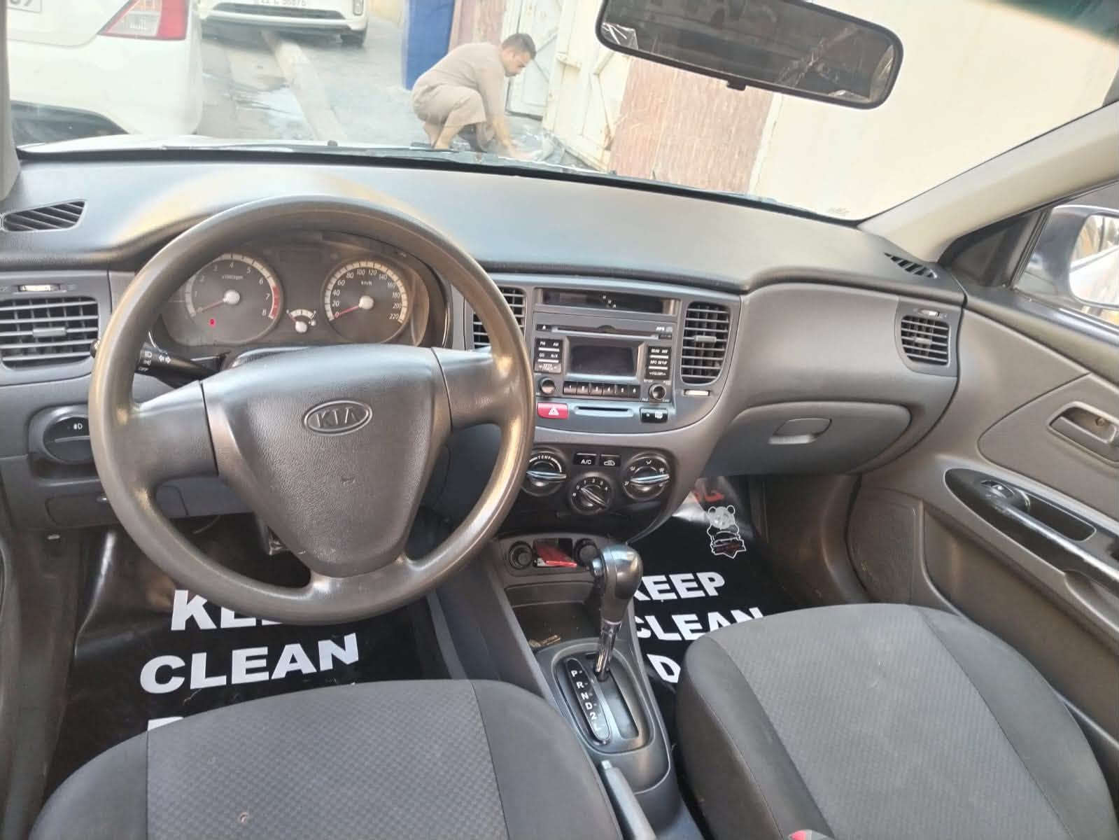 سلام عليكم كيا ريو للبيع موديل 2010 بيها جاملغ صبغ وبيها شبرين بل بنيد صبغ جاهزه من كلشي حداديه جديده
تبريد ثلج ❄️ 
مكلف بل نشر 
مكان سياره كربلاء 
للاستفسار اتصال عل رقم 
📞***********

