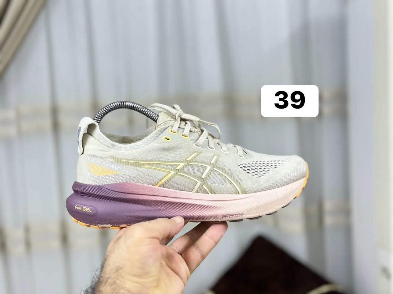 ازيكس فقط

نص مكتوب في الصور:
- 44 ونص
- 42 حديث
- 39
- 40 ونص
- 41 ونص
- 45 حديث
