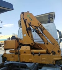 كرين للبيع 5 طن 07710787330  نص مكتوب في الصور: - ٦:١٩ م