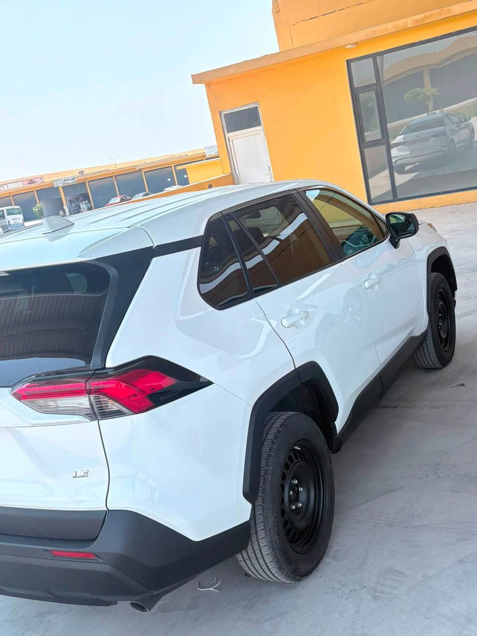2024 Rav4  راف فور 
Le بانزين وارد امريكي
ماشية 43,000 miles
ابل كار بلي قطعتين تبريد 
 كير  8 نمر 
محرك 2500
كير ومحرك وكهربائيات كله بشرط
حادثها حدادية فقط ومبدل كله اصلي 

2T3H1RFV2RC255458 

بدون صبغ بيها تكحيل كارت بالذيل مال جاملغ جهة النفر وتعديل بارد على كد اصبعين اسفل باب النفر

السعر 238 ورقة وبيها مجال بسيط جدا

السيارة رقمها كاتي تترقم شمالي 
تتخرج باسم المشتري وياها مجال 90 يوم للترقيم

مكان السيارة دهوك صناعة الوكا
للتواصل واتساب 
***********
*********** موصل, نينوى
