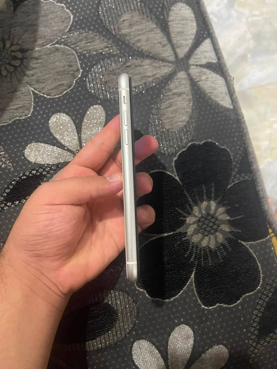 ايفون ١١ عادي
بطارية٧٢
مبدل شاشه تفصيخ الاصلية 
الجهاز مكفول من عدا الشاشه 
نضافه 💯 
***********
