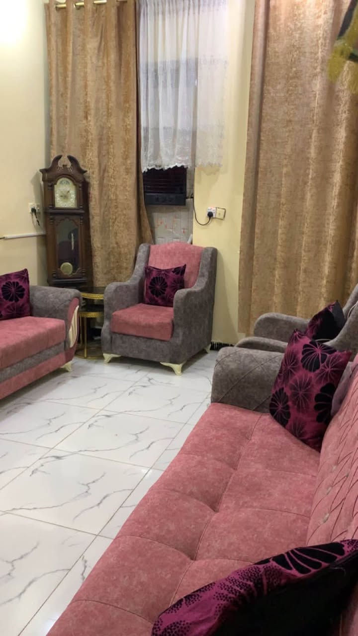 تخم للبيع 10 مقاعد لونه حلو وكلش نضيف سعره 350 وبي مجال للاستفسار اكثر ‭***********‬ مكاني الزعفرانيه اربع شوارع
