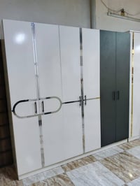 غرفة • ٦ أبواب • ٥ قطع