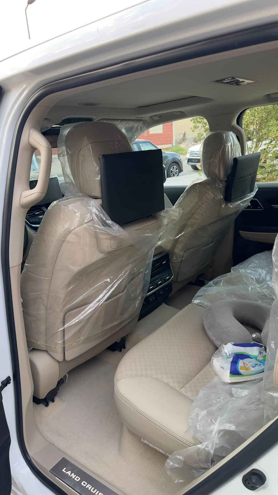 لاندكروز vxr 2023 
فول مواصفات
ماشية 33 الف 
مغلفة PPF بالكامل 
مكفولة من الزلغ 
السيارة على وضع الشركة 
رقم بغداد
السعر 77000$ وبيها مجال
للأتصال ***********
