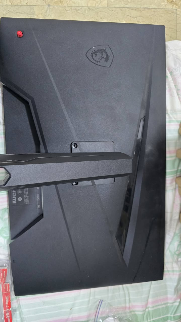 السلام عليكم 
شاشة Msi
27inch
Fhd
180hz
Ips
ب 165 الف
***********
