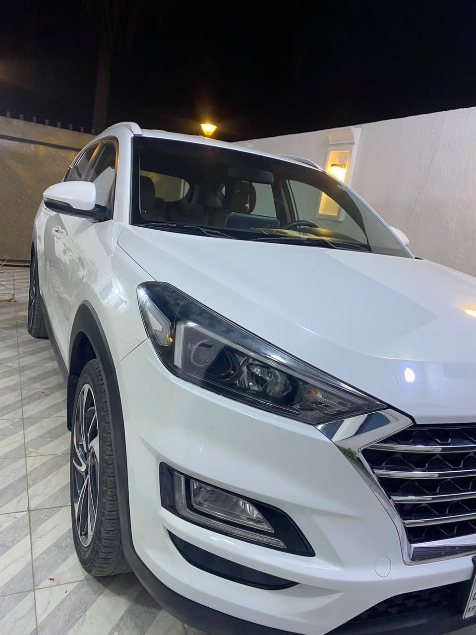 سلام عليكم للبيع توسان موديل 2019 خليجي مكفول فقط رقم اربيل بسمي تريد تحويل تريد وكالة ماشية 98 الف محرك 2000 دوش مكفول وكير مكغول لغد شاصي مكفول تخم تاير جديد باتري جديد السيارة جديدة ويل 19 تحكم بصمه مري شفط اشاير مري فول ماعده فتحه مكاني بغداد. سعر 175راقم اربيل تحويل ثاني يوم راقمي ***********

