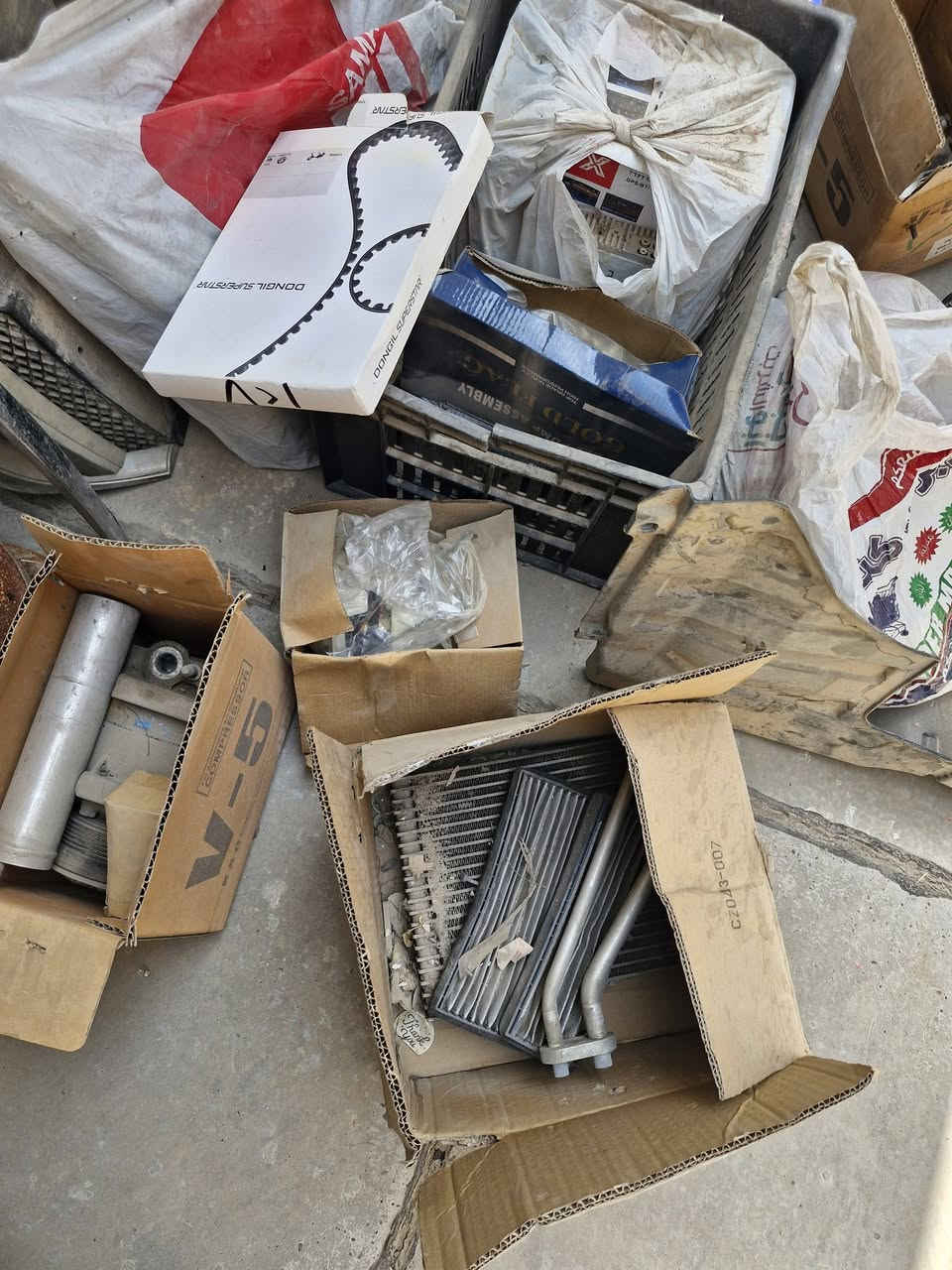 السلام عليكم غراض اوبترا للبيع ابيعهن شلعه كلهن ب ١٥٠  لان بعت السيارة ومااحتاجهن الي يفيدنه يراسلني واتس اب***********
