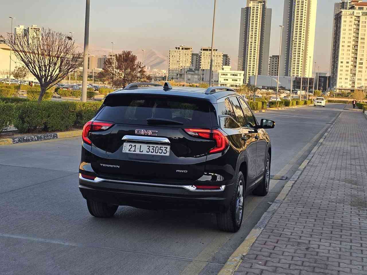 السلام عليكم
معروض للبيع جمسي تيران slt
 فول مواصفات
موديل2021 
تشغیل عن بعد
رقم سلیمانیة بٲسمي. تحويل وكاله مضمون
حادث بسيط بدون دواخل
 صبغ  بس بنید و 
جاملخ خلفی سكن و قباخ جنطة بغ امریكا
فول مواصفات عدا البنوراما
كراسي جلد بلادي وكهرباء وتدفئة ستیرن تدفئة
شاشه كبيره وكاربلاي 
سماعات بوز
تحديد مسار ورادار امامي و اوتو ستوب 
جنطة كهرباء و ذكیة
السياره بدون اي نقص ولا كلوب مشتغل بالعدادات
السعر 155 وبيها مجال بسيط للشراي 
مکان :سلیمانیة
***********

