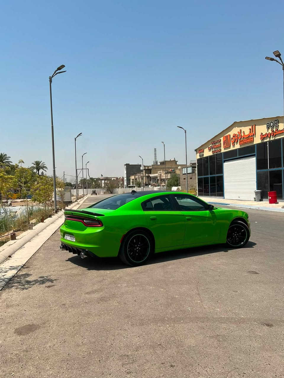 السلام عليكم البيع جارجر SXT الون مميز السعر 193 او بيها مجال تفاحي🍏  بلادي مديل 2017اصل سيارة ماشية 73 جديدة كير محرك6V تو ويل  مكفول تخم تاير صدر جديد تبريد تدفئه رقم بغداد دولي بسمي داخله كلين صور الحادث بل منشور بل عراق باب خلفي صبغ بدون دواخل مكان السيارة بغداد ***********خاص مغلق 🔏
