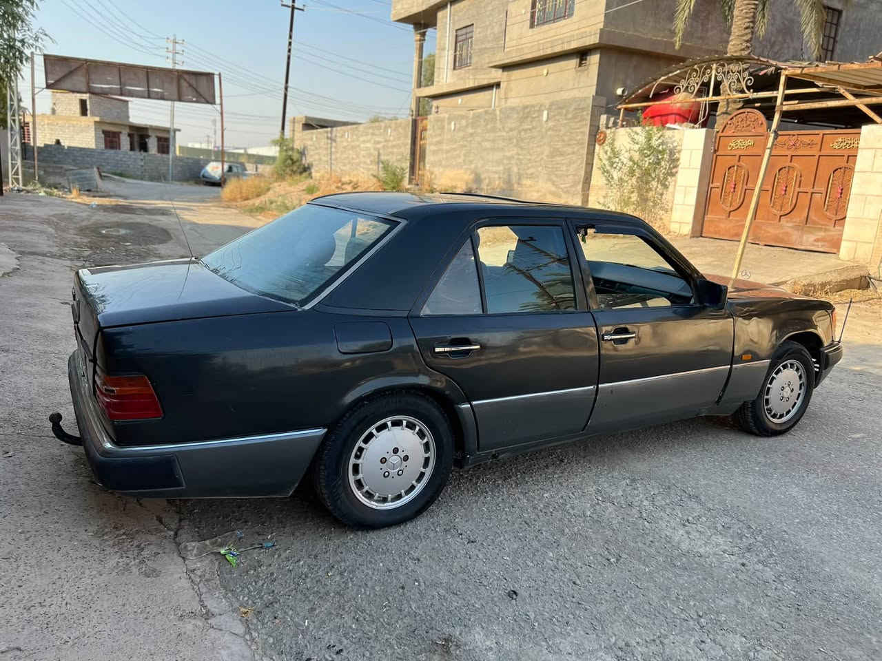 السلام عليكم للبيع
مارسدس دب 🇩🇪

موديل:1989🤩

كير :اوتماتيك ☑️

محرك:بطه 2ونص ☑️

رقم بغداد دولي سنويه لل 31☑️

تحويل مباشر ☑️

كير :ومكينه خير من الله ☑️

//تبريد شغال  بس غاز يرادله //

حداديه جديده ☑️

كهربائيات كله شغال ☑️

سنتر لوك تصعيد جام ☑️

تخم تاير جديد ☑️

صدر جديد  ☑️

غرفتها حلوه شوفت عينك ☑️

سياره حلوه وجاهزه 
 
السعر / خاص 
العنوان /ديالى 

الاستفسار : ***********
