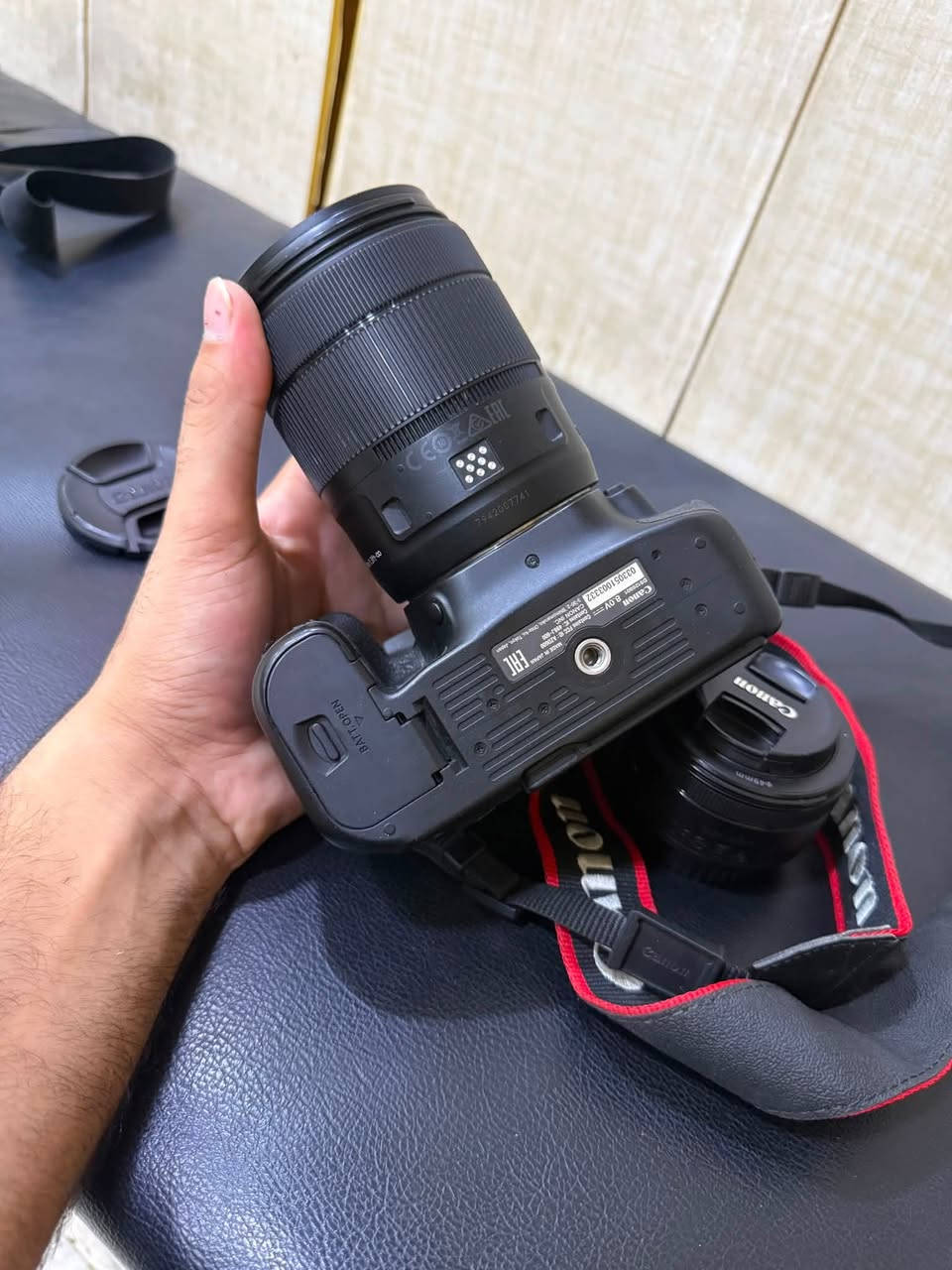 للبيع
كانون 90d وياها عدستها البلادية 18-135 + عدسة 50 فتحة 1.8
شاحنة وكارتون وجنطة والكتيبات بعدهن بچيسهن 
نضافه 95% استخدام شخصي 
32ميجا بكسل وتصور فيديو 4k ب٣٠ فريم
السعر المطلوب مليون وربع وبيها مجال بسيط ١٢٥٠
متواجد ماسنجر وعلى رقم ***********
