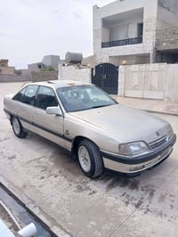 أوميغا ١٩٩٣ • مكينة ٢٫٠ توماتيك • قفل مركزي