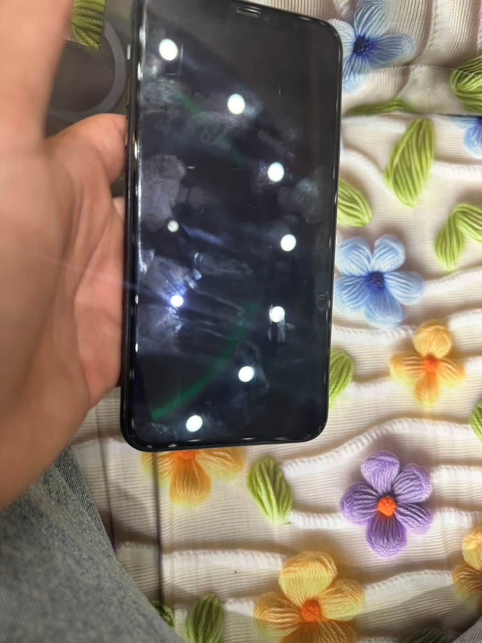 iPhone 11 Pro Max للبيع
الجهاز نظيف جداً، ما بيه كسر أو فطر، الشاشة واللمس والكاميرات كلها شغالة تمام ذاكرته 256g .
البطارية مبدلة.
يجي وياه كفر، شاحن أصلي وكارتونة الجهاز.

السعر 350 ألف قفل، غير قابل للتفاوض.
الرجاء عدم المراسلة إذا مو جاد بالشراء

