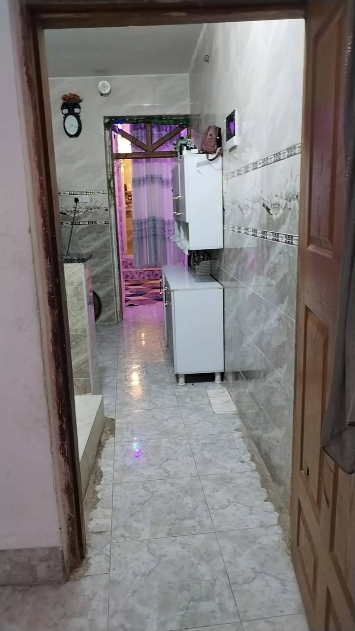 شعب شارع صحة بيت نضيف مطلوب عالئه صغيرة لاستفسار ع رقم ***********
سلام عليكم بيت لايجار طابق ثاني غرفة سويت فوك جوه ستقبال مطبخ تواليت
