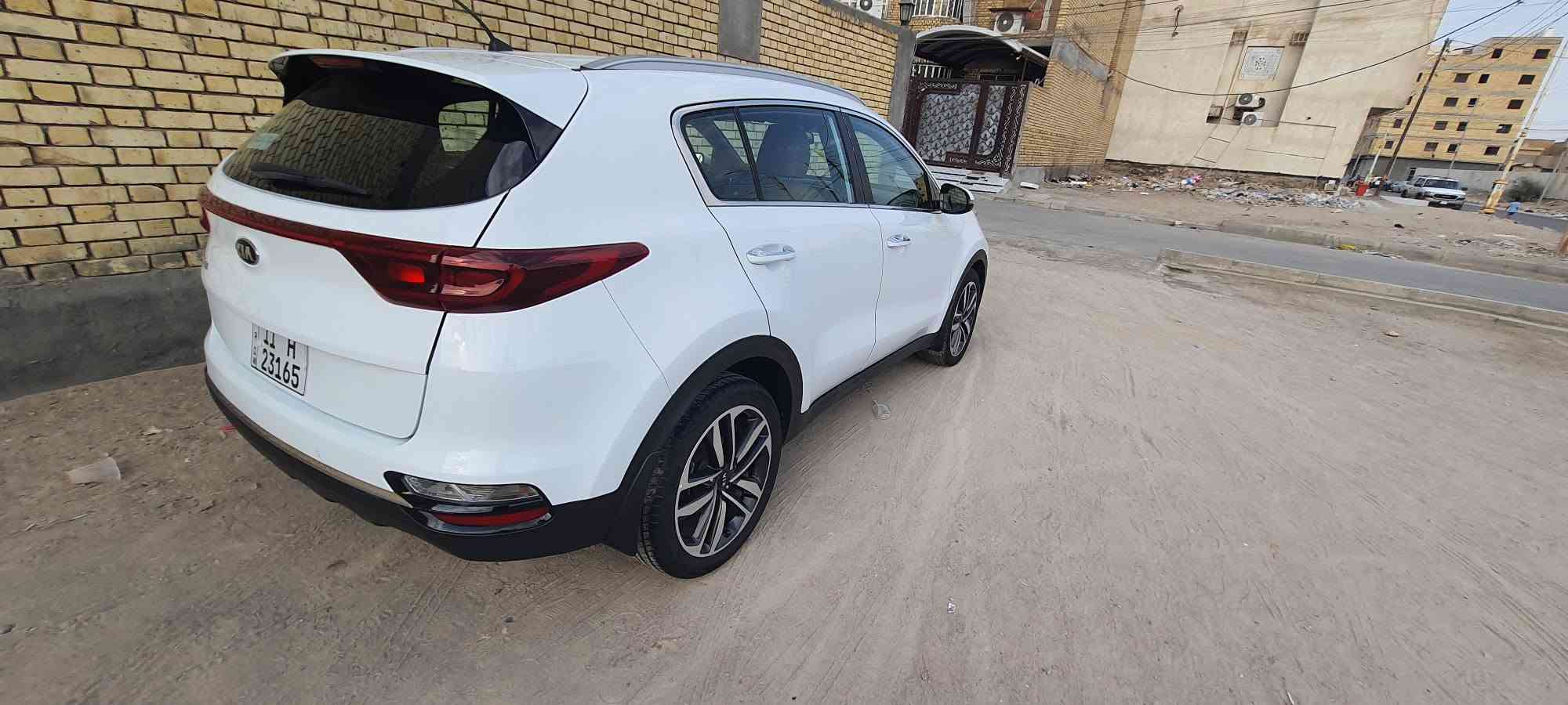 سبورتج موديل 19 خليجي
مكفوله كفاله عامه ضربه وصبغ 
وتبديل باسمي هزه جديده 
ماشيه 75  مواصفات حساس امامي خلفي كامرا مري شفط تبريد قطعتين تحكم لد نهاري 
موبايل *********** 
مكان السياره ناصريه مركز
السعر 188

