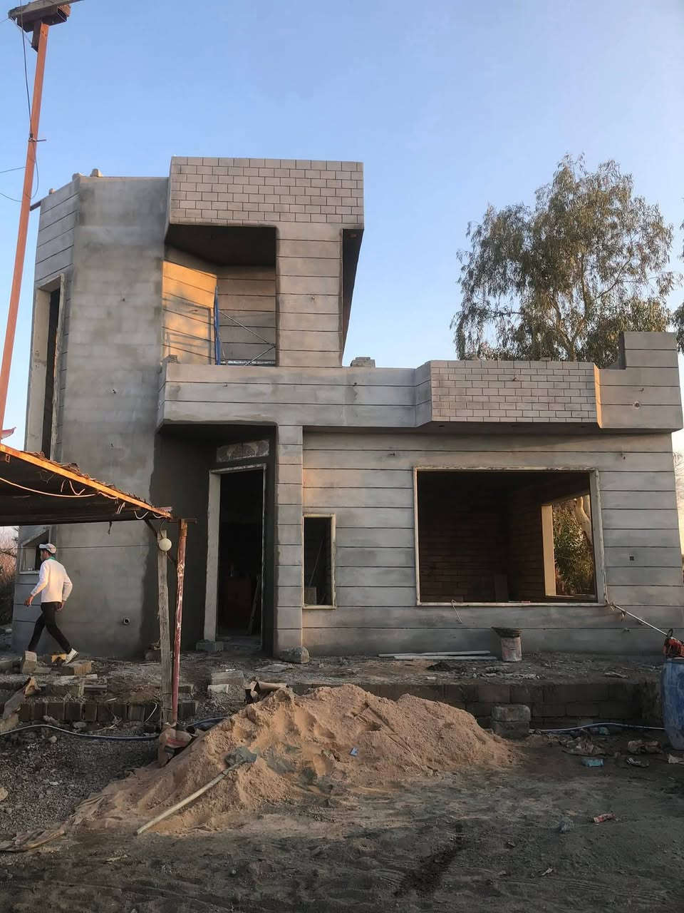 السلام عليكم لباخ سمنت متفرغ حالياً السياجات 2500البيوت 3000تقطيع حلان وطابوك 3500/ *********** +كادر تعديل بيوت اساسات صب لاش تنصيب شبابيك ابواب
