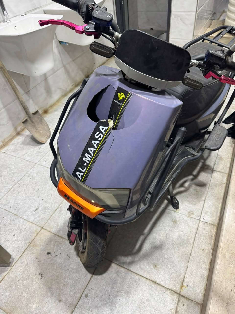 دراجة شحن للبيع نوع الماسة نضيفة بطارياتها جدد ماماشية هواي حادث بسيط  فقط الماشة عوجه تتعدل ب10 آلاف وكسر بسيط بل كفر الأمامي 
سعر مناسب 
عنوان بغداد محمودية حي بدر 
***********
