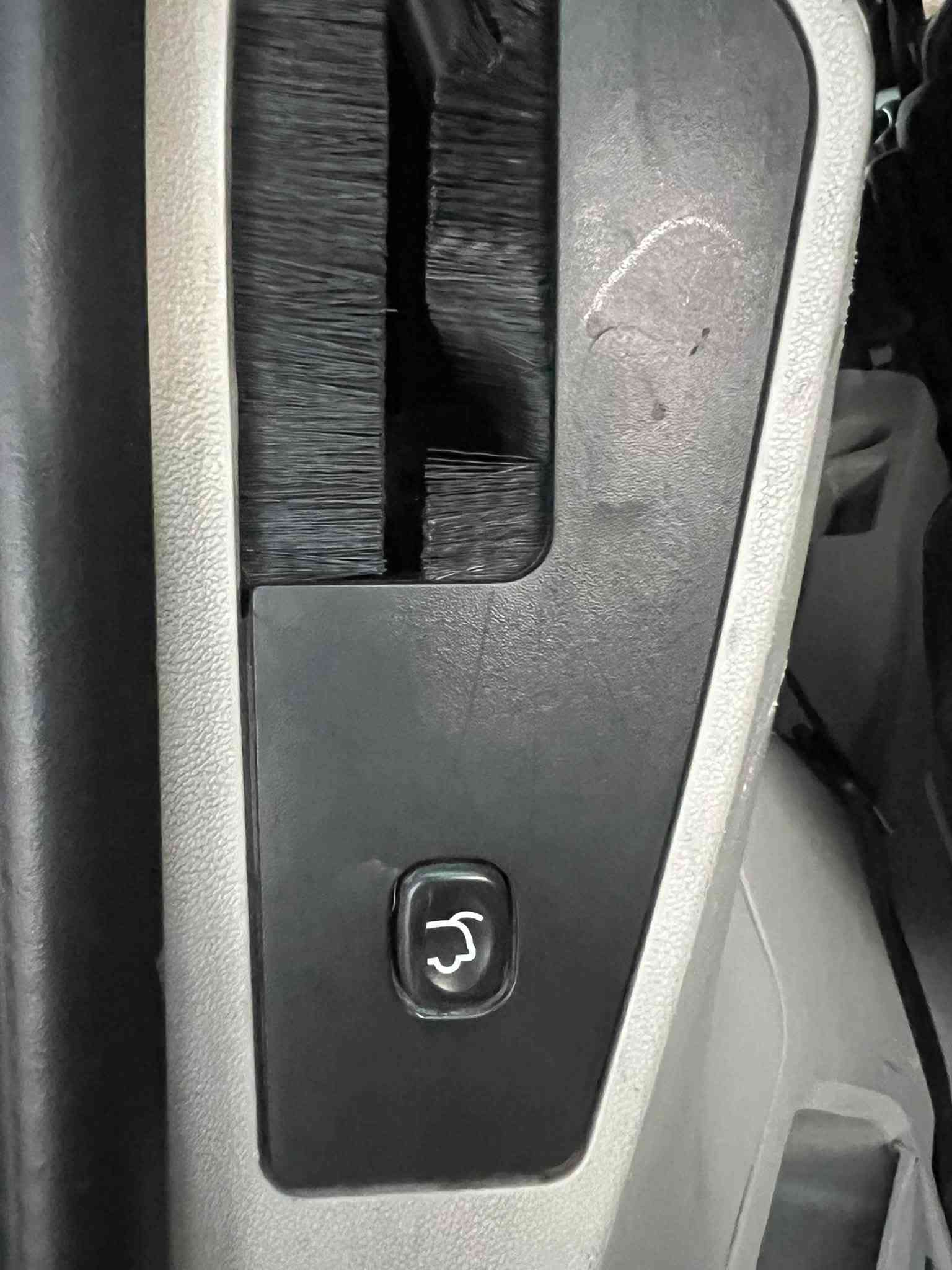 دوج كرفان SXT  2019
رقم بغداد دولي بأسمي 
سنويه لغاية 2030
صور الحادث والسونار بالمنشور 
بدون أرباك 
ماشيه 131000 مايل 
ابواب وجنطه كهرباء 
تبريد 3قطع 
كراسي منفصل جلد
داخل أسود
تشغيل عن بعد 
فرس سقف مع شاشه 
كامره دواره
تبديل صدر خلفي وامامي 
وبلكات ورولات يم الوافي 
ادامه كامله 
تبديل مروحه F01  600 
أنسه الحماوه 
السعر 165$ وبيه مجال
مكان السياره بغداد الشعب 
للاستفسار ***********
أعتذر عن المراوس
