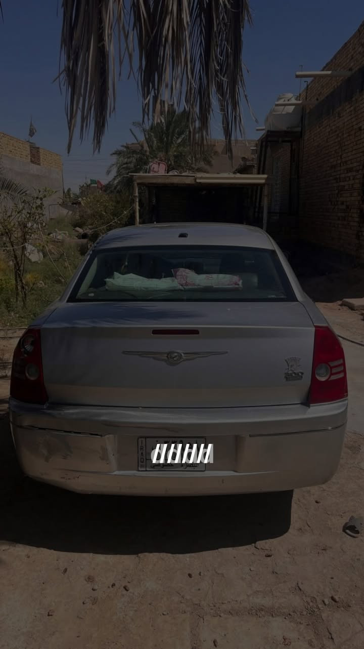 اوباما 2010 رقم بصره باسمي سنويه 29 

السياره بيها طخات نفس ما موضح بالصور ما معمره  سابقا بس الموجود بالصور مكانها العماره ***********
