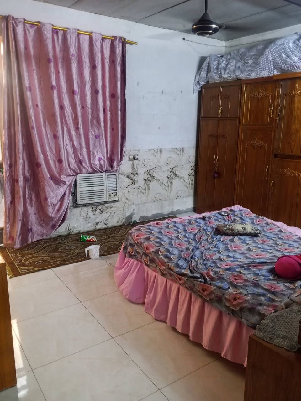 بيت مساحته 200متر تتجاوز الزعفرانبه شارع الكهرباء مقابل مكوى الامير ***********
