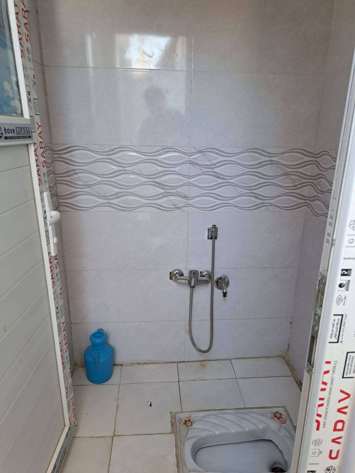 دار للبيع طابو صرف منطقة 23 
المساحه 100متر  5×20 
غرفه واستقبال وصاله ومطبخ وصحيات وطارمه ومكشوفه
بناء حديث طابوق نهروان صب كونكريت 
شارع ٨ متر 
السعر 115 وبي مجال بسيط 
***********
