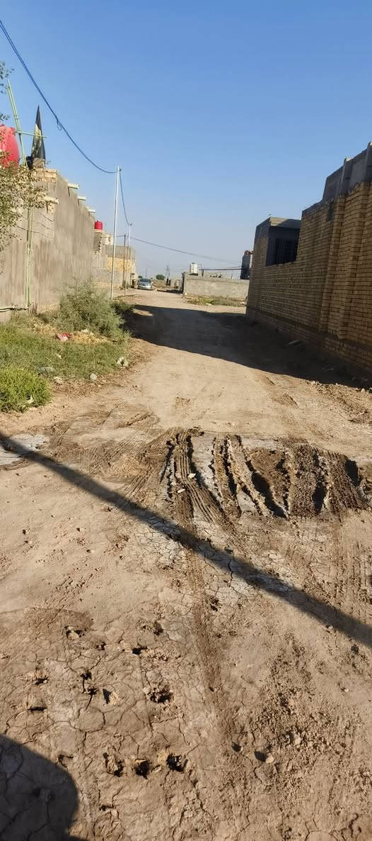 قطعه ركن زراعي للبيع
المساحه 450 
مدفونه وجهازه تبعد عن الشارع العام 
150متر طريق أبو لماش مقابل شارع حي العدل 
مقابل سكله علاء طراد أبو السراميك 
الاستفسار ***********
