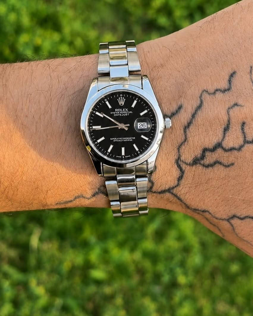 ✨ ساعة رولكس ديت جست (Rolex Datejust) - الشكل الناعم (Smooth Bezel) ✨
الفخامة والأناقة اللي تناسب كل إطلالاتك، بتصميم كلاسيكي عصري يلائم الرجال وللجنسين (Unisex) ⌚🔥
المواصفات والمميزات:
📅 منفذ التاريخ: نافذة لعرض التاريخ عند موضع الساعة 3 مجهزة بعدسة مكبرة واضحة.

⛓️ الهيكل والسوار: ستانلس ستيل بالكامل مقاوم للصدأ والتآكل مع سوار أويستر أنيق ومريح لليد.

💡 المينا والمؤشرات: عقارب ومؤشرات واضحة ومضيئة في الظلام مع شعار التاج الأيقوني.

🔒 القفل: قفل أويستر محكم وعملي.

🎨 الألوان المتوفرة:
🖤 الأسود الكلاسيكي
💛 الأصفر المميز
💙 الأزرق الملكي
🩵 التركواز / التيفاني
💰 السعر: 15,000 دينار فقط 🔥
🚚 التوصيل: 3,000 دينار فقط لكل المحافظات 📦
🛍️ للطلب والاستفسار:
📩 يرجى مراسلة الخاص (الدايركت).
📞 أو الاتصال / واتساب على الرقم: ***********
#ساعات #ساعات_رجالية #ساعة_رولكس #ديت_جست #ساعات_عراق #عروض #تسوق_اونلاين #بغداد #العراق #اناقة #اكسسوارات_رجالية
