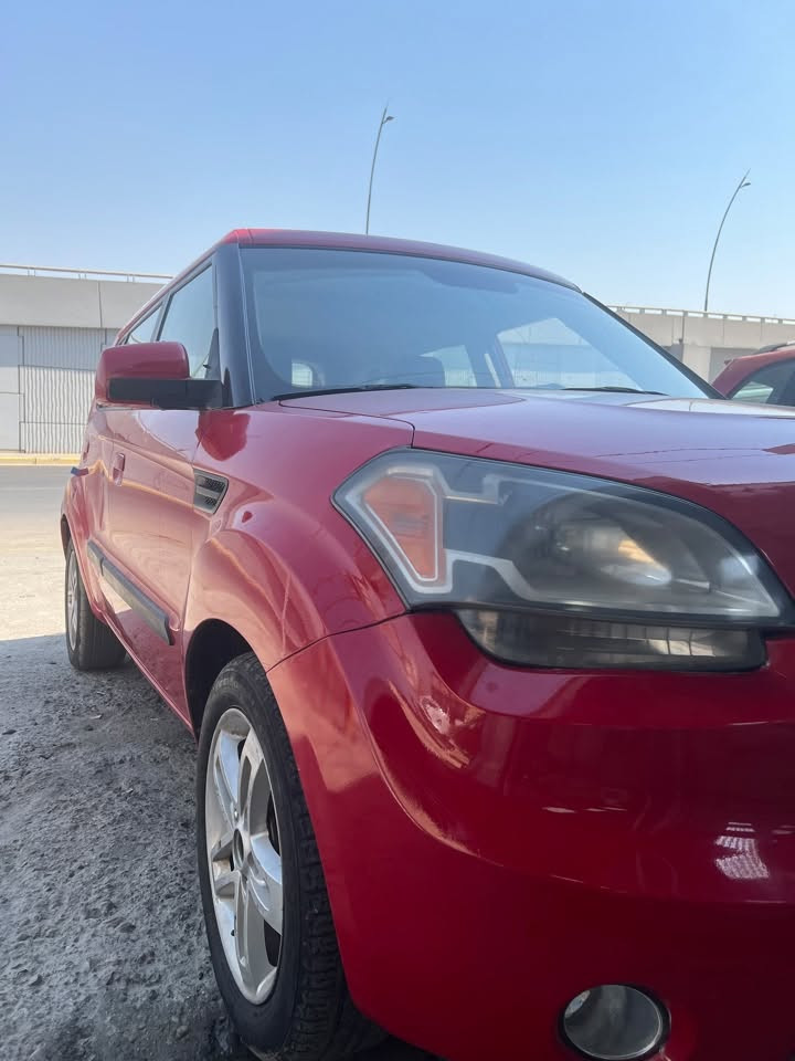 🚗 كيا صول (Kia Soul) موديل 2010 - وارد أمريكي
المحرك: دوش 2000 (2.0L DOHC) – محرك قوي وبحالة جيدة جداً.
 الحادث الأصلي (بنيد وجاملغ).
 السيارة مصبوغة حزام لتناسق اللون.
 يوجد بعض الجراد (تكلّح/تأثر من الشمس) في بعض الأجزاء الخارجية للامانة. 
الرقم بغداد سنوية باسمي التحويل مباشر
 تبريد شغال. نقصه غاز
 كير ومحرك بشرط الفحص.
الحدادية 90‎%‎
ماشية 83 الف
 داخلية السيارة نظيفة.
 المكان: بغداد - [بغداد البلديات مضمار العابد ]
 السعر: [سعرها 70 وبيها مجال قلليل حگ الجية]
📞 للتواصل والاستفسار: [***********]
