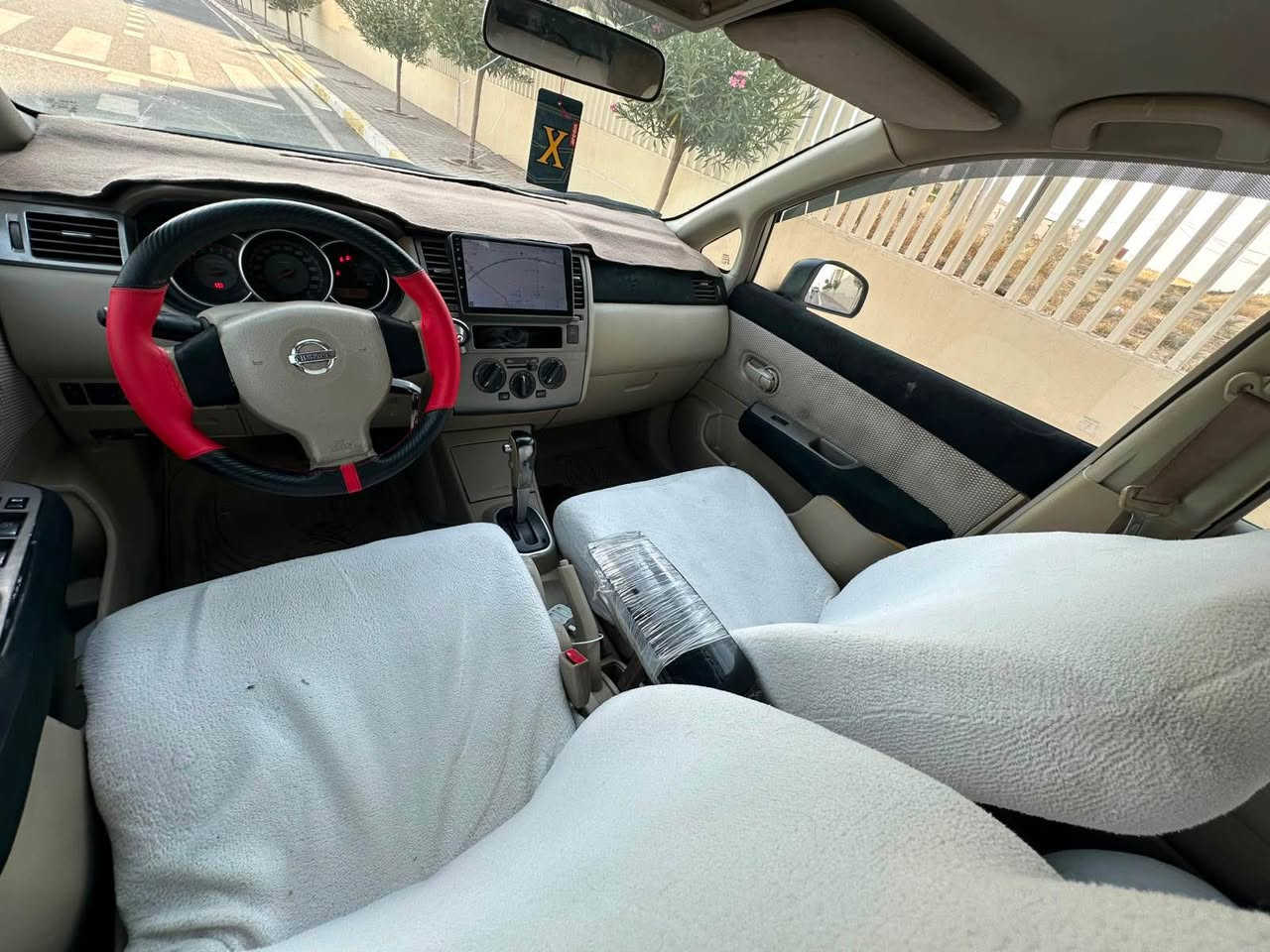 نیسان تیدا ٢٠٠٧ 
گێڕ مەکینە تەبریت بەناو کردن تەقەو رەقە هەموو گیانی بەشەرت ٣ پارجەی بۆیاغە بی ژوری سەیارەکە ئایپاتە کامیرە بی نوقستانیی رەقم نوی سەعریشی ٦٩ مەجالێکی برایانە
*********** أربيل, العراق
