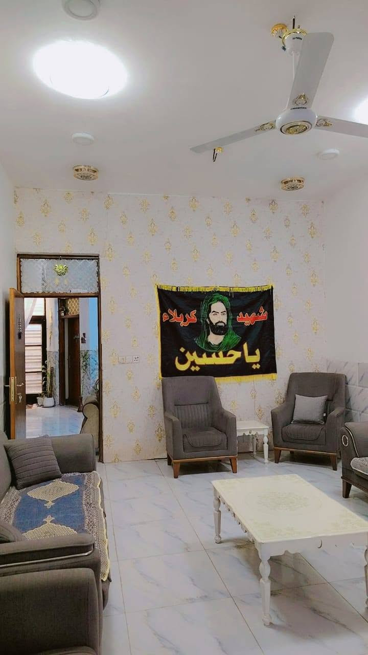 دار للبيع في حي الجامعه الزراعي نهاية شارع عشرين قربت أسواق الجوهره المساحه ٢٠٠ متر بناء درجه ممتازه البيت بناء طابوكه السقف كونكريت مسلح الدار تحتوي على غرفتين نوم صاله كبيره ٤ ونصف في ٨ مطبح حار وبارد مساحه ٤ ونصف براني ٦ ونص في ٣ ونصف صحيات داخليه وخارجيه عدد ٢ اي استفسار الاتصال على الرقم *********** او *********** واتساب متوفر السعر ١٣٠ وبي مجال

