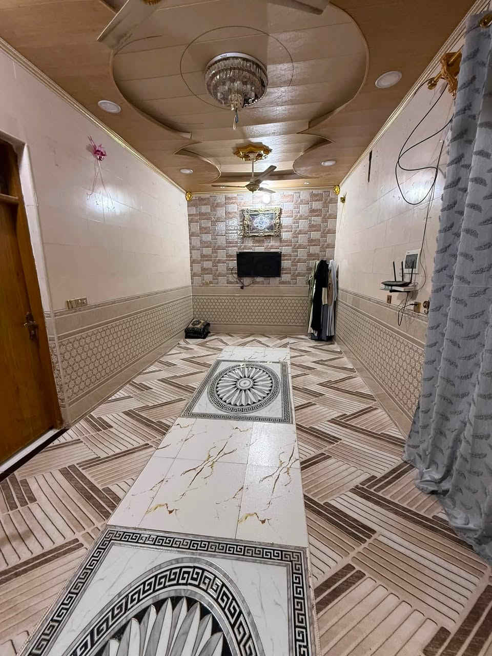 بيت للبيع طابو زراعي اساس كونكريت سقف كونكريت البناء طابوق 🧱 مساحت البيت 🏠 ١٨٠متر 
يحتوي على غرفتان وصاله وستقبال وحمامات داخليه وخارجيه مطبخ حار بارد مجموعه صحيه كراج سياره السعر ٩٠وبي مجال. 
التراصل واتساب ***********
